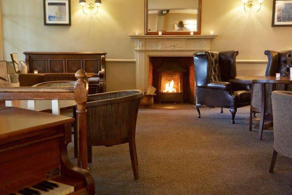 Bell By Greene King Inns Thetford Exterior foto